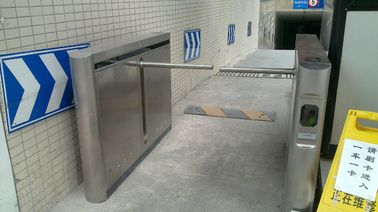 Luar ruangan SS304 Stainless Steel sepeda Access Saluran Jatuhkan Arm Gerbang pintu putar FJC-Z6618