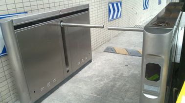 Luar ruangan SS304 Stainless Steel sepeda Access Saluran Jatuhkan Arm Gerbang pintu putar FJC-Z6618