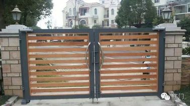Aluminium swing Wireless Bi Folding Gates Untuk Bungalow Dengan Remote Control