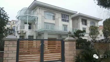 Aluminium swing Wireless Bi Folding Gates Untuk Bungalow Dengan Remote Control